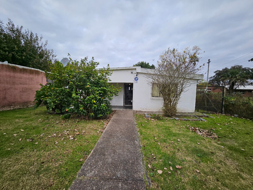 Venta Casa 2 Dormitorios Nuevo París Con Cochera