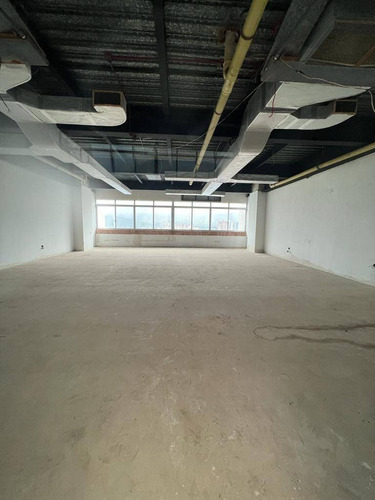 Imagen 1 de 5 de Johanna Castillo Vende Oficina Torre Cristal 04145951217