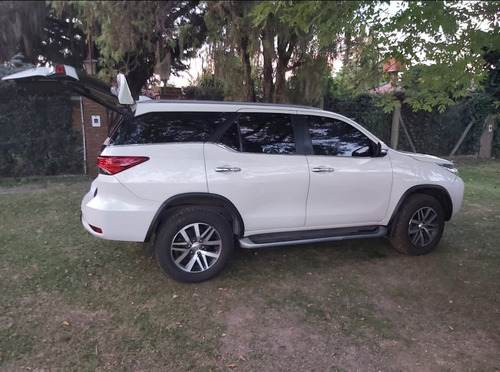 Imagen 6 de 19 de Toyota Hilux Sw4 2017 2.8 Srx 177cv 4x4 7as At