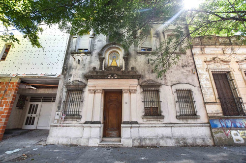 Venta - Casa De Estilo Ideal Instituciones. 400 M2
