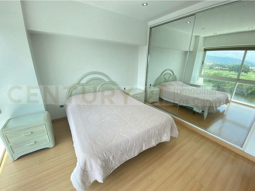 Apartamento En Venta En Lechería. C.r Isla Paraíso