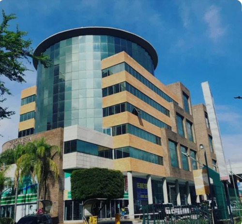 Grey Zuloaga Y Javier Philip Inzitu Realtors Alquilan Oficina Amoblada Y Equipada En El Centro Comercial Y Profesional La Trigaleña Plaza. Ubicada En La Trigaleña Valencia Carabobo Venezuela