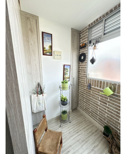 Apartamento, Laureles Hermoso Con Parqueadero