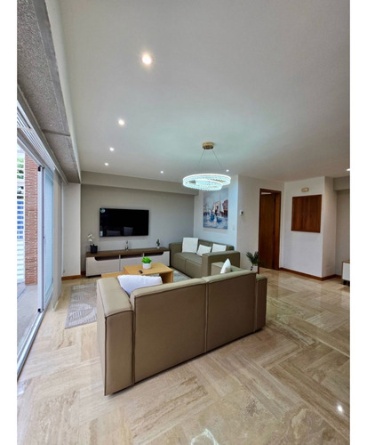 Apartamento En Alquiler 300 M2- Urb. La Castellana