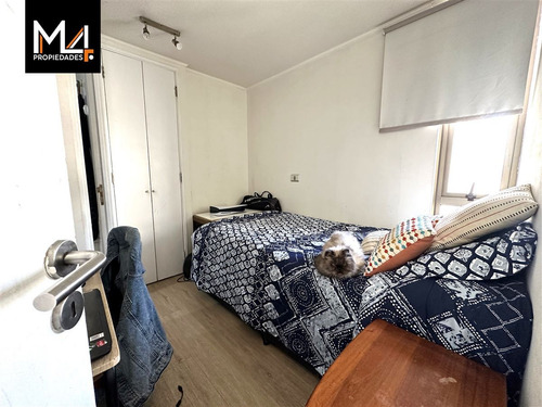 Amplio Departamento De 4 Dorm. En Calle Tranquila