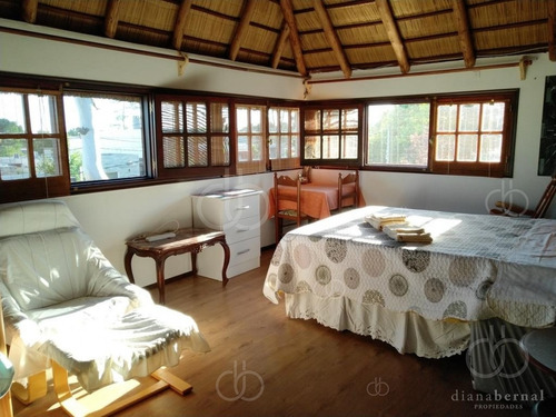 Imagen 6 de 17 de Punta Del Este, Cabaña De 6 Dormitorios Y 5 Baños, Amplitud Y Confort.- Ref: 54179