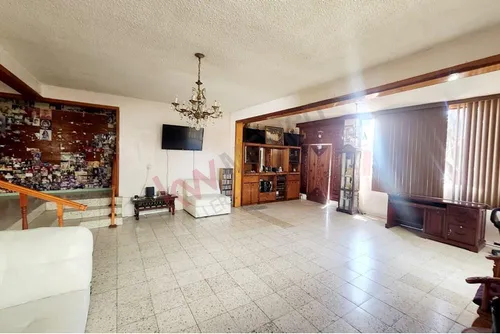Casa Con Terreno Amplio Ubicada En Colonia Internacional