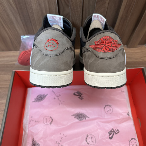 Air Jordan 1 Low Travis Scott Mocha 43 (Usado)