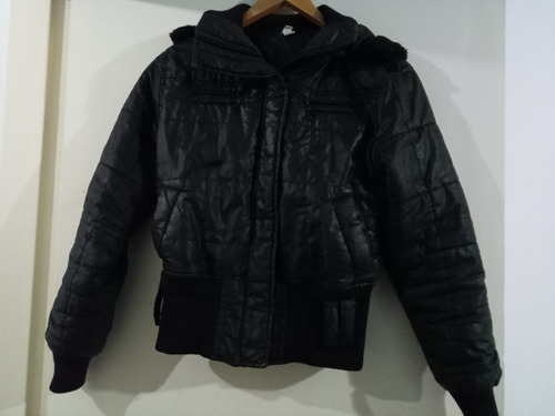 Campera Negra De Mujer Talle S/m Capucha Desmontable, Cierre