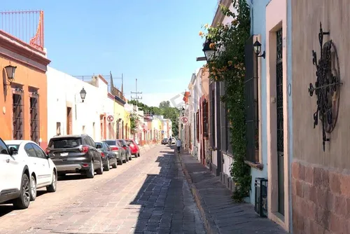 Propiedad En Venta Gran Ubicación Sobre Emblemática Calle De Centro Histórico De Querétaro