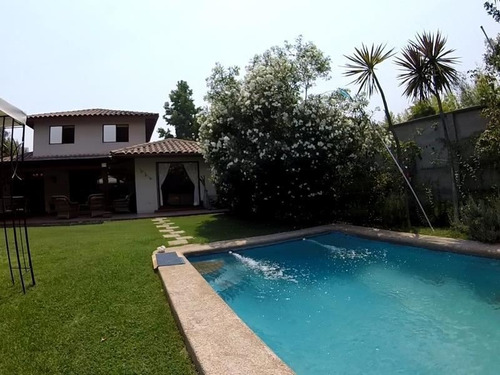 Casa En Venta De 5 Dorm. En Peñalolén
