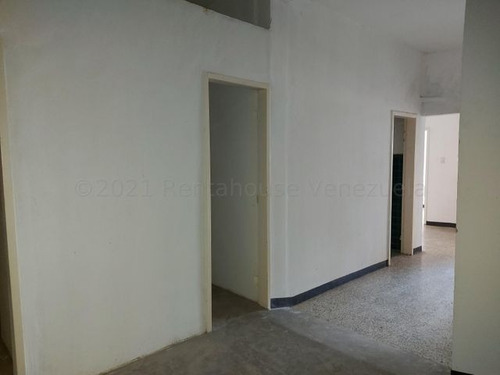 Imagen 4 de 10 de Tibizay Diaz Vende Casa Comercial En Chuao #22-29168