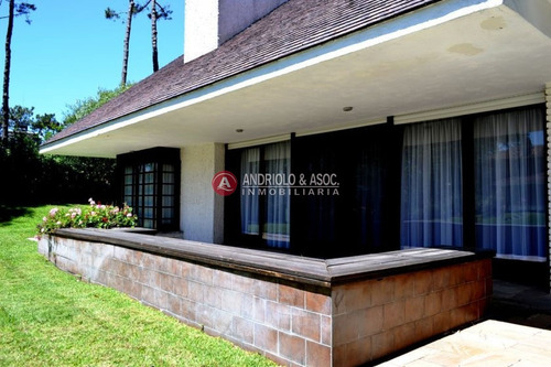 Casa De 5 Dormitorios Y Piscina En Zona De Cantegril- Ref: 4334