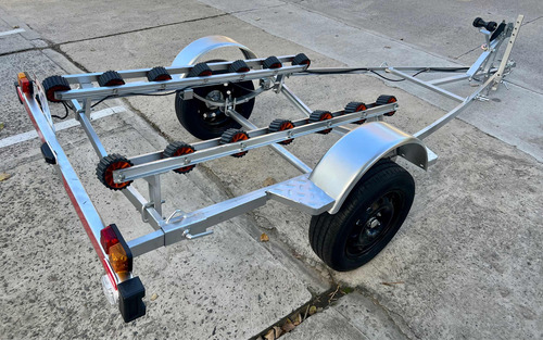 Imagen 13 de 24 de Trailer Moto De Agua