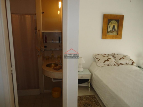 Apartamento En Peninsula Muy Bien Ubicado Cerca Playa Emir- Ref: 5224