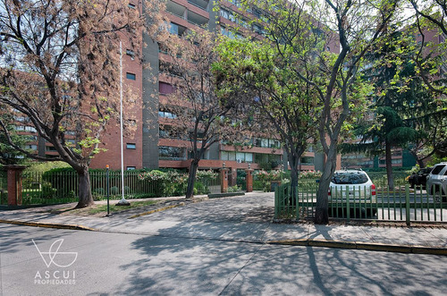 Gran Distribución Y Ubicación. Seguro Y Bonito Condominio.