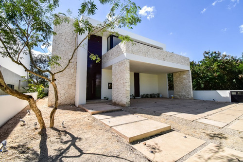 Residencia En Venta En Merida, Country Club Yucatán
