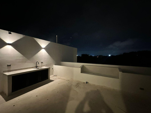 Townhouse En Venta De 2 Habitaciones Con Roof Top En Montebello
