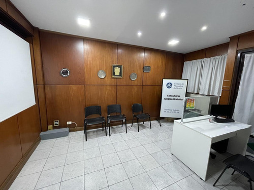 Edificio Institucional En El Centro De Morón