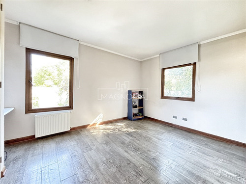 Casa En Venta De 6 Dorm. En Colina