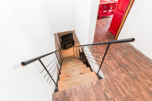 Casa En Venta, Acepta Permuta. 2 Pl. 4 Amb