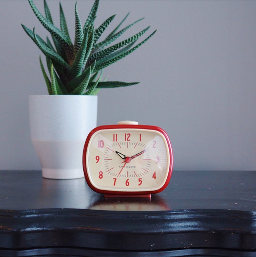 Imagen 2 de 2 de Reloj Con Alarma Retro Rojo