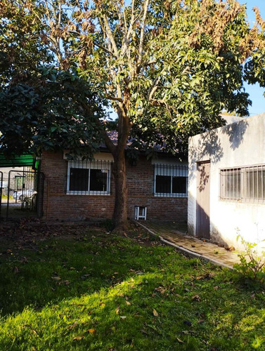 Venta Casa En De Vicenzo Grande Pilar
