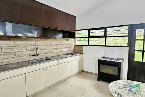 Venta De Casa 3 Dormitorios Y Servicio En El Golf Punta Del Este