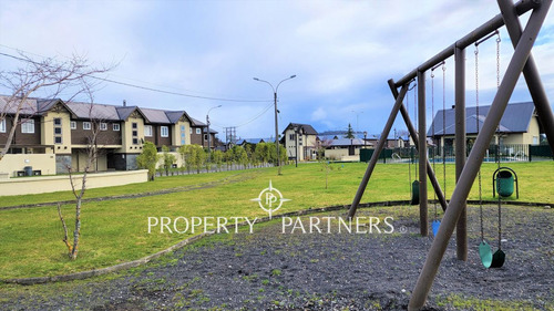 Arriendo Townhouse Peumayen Semi Amoblada