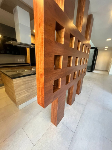 Imagen 2 de 22 de Preciosa Casa En Venta Con 5 Habitaciones Y Roof Garden En Privada Slp