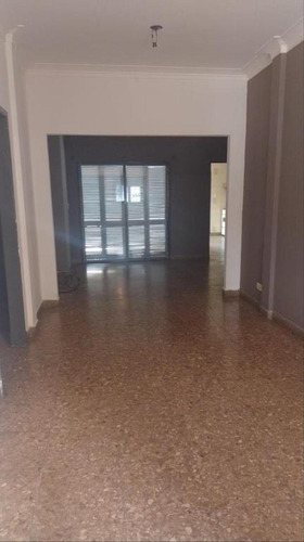 Casa De 2 Dormitorios En Alquiler, Zona Parque Savedra