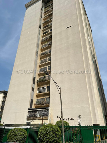 Apartamento En Venta  Urb. Prados Del Este Caracas. 24-23809 Yf