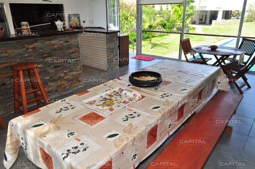 Espectacular Casa En Playa Mansa 3 Dormitorios A 150 Metros Del Mar-ref:28522