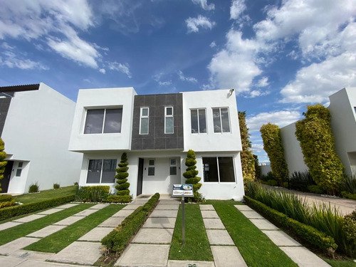 Venta De Casa Residencial De 3 Recamaras En Tecámac Ojo De Agua Con Casa Club Con Alberca