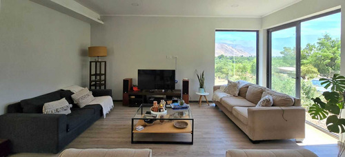 Casa Con 5.000 M2 De Terreno Con Piscina (82768)