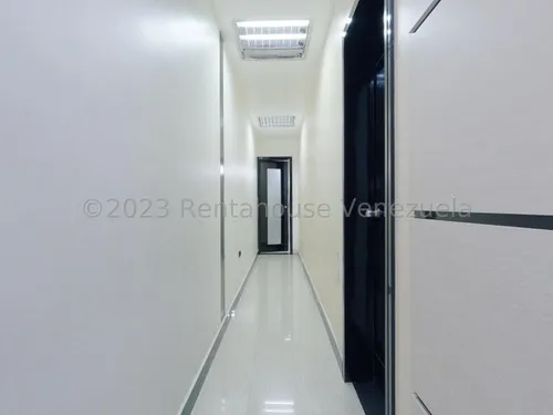 Estefani Salon Vende, Extraordinario Edificio Comercial En Centro Barquisimeto , Lara Mls #25-4020