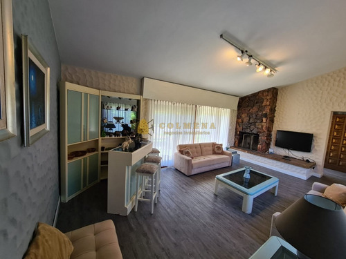 Casa En Venta Y Alquiler En Mansa, Muy Bien Ubicada, 4 Dormitorios. - Ref: 3527