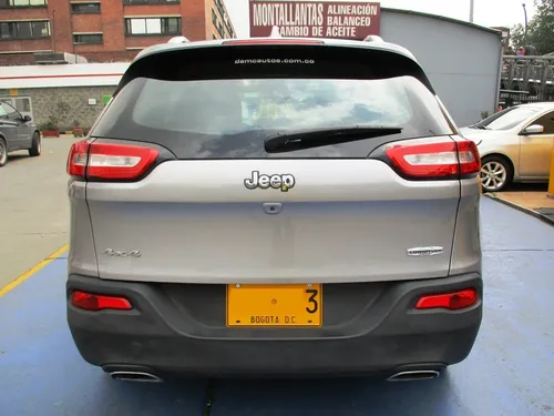 Jeep Cherokee LONGITUDE PLUS 4X4 3200CC AT AA