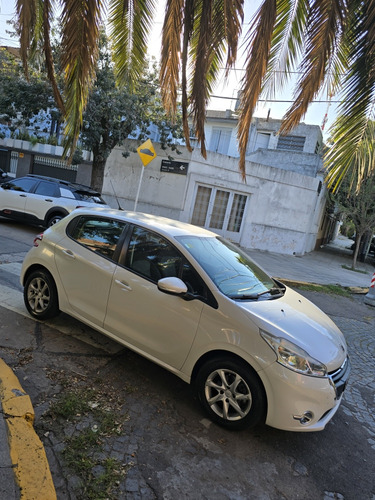 Peugeot 208 1.5 Allure Touchscreen