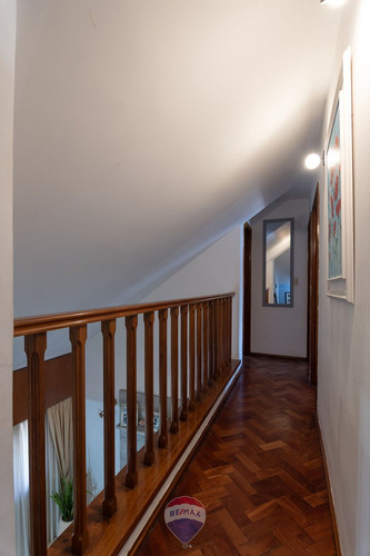 Venta Casa 5 Dorm Cochera Poeta Lugones Cba