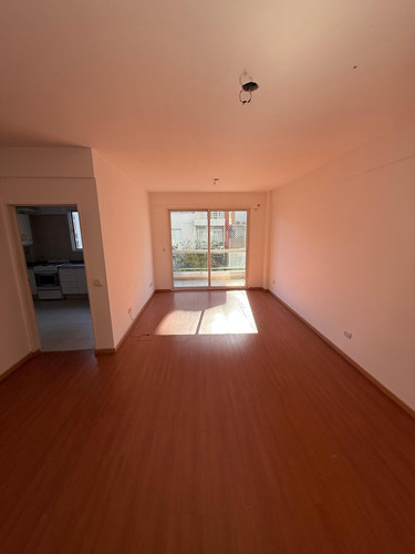 Piso 4 Ambientes Con Cochera, Dependencia De Servicio, Suite
