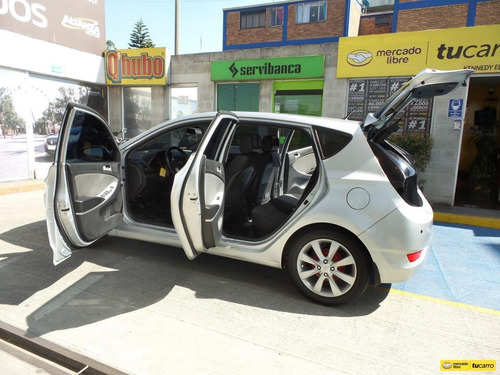 Imagen 8 de 15 de Hyundai I25 Accent Gl