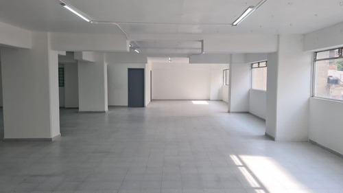 Imagen 2 de 12 de Excelente Local Comercial Para Oficinas