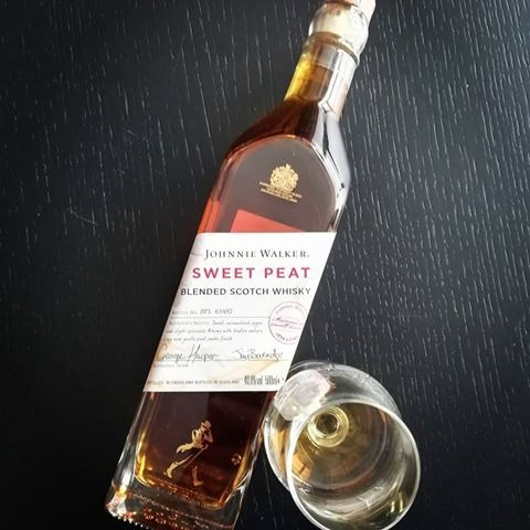 Imagen 3 de 10 de Whisky Johnnie Walker Sweet Peat 500ml Edicion Limitada