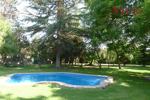 Casa En Venta En El Centro De Buín, Terreno 3.040 M2