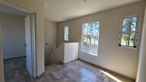 Imagen 14 de 24 de Venta De Casa Estilo Moderno En San Eduardo