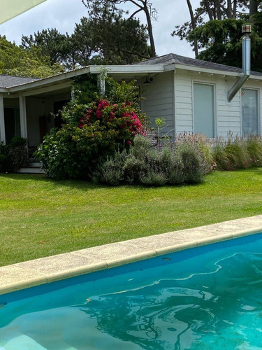 Cómoda Casa A Pasos De La Playa Brava