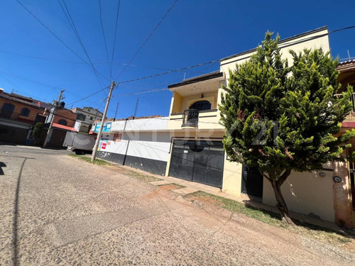 En Venta!!! Casa Habitación Con Locales Comerciales En Esquina!!! Arandas, Jal.