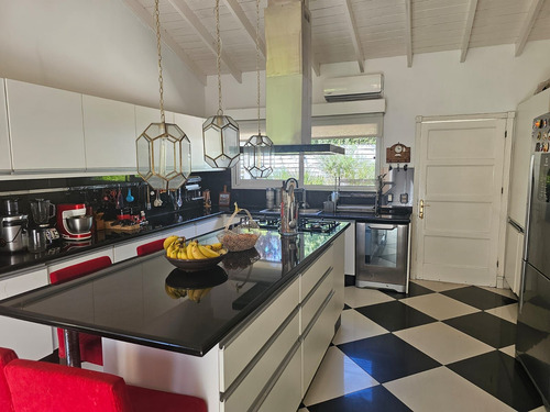 Venta Casa 500 M2, 5 Dormitorios, Piscina, Lavadero, Barrio Cerrado, San Rafael