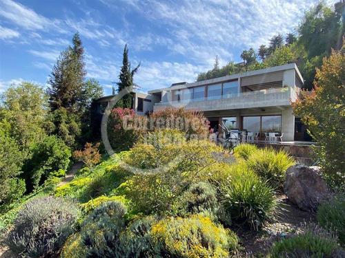Casa En Arriendo De 5 Dorm. En Lo Barnechea
